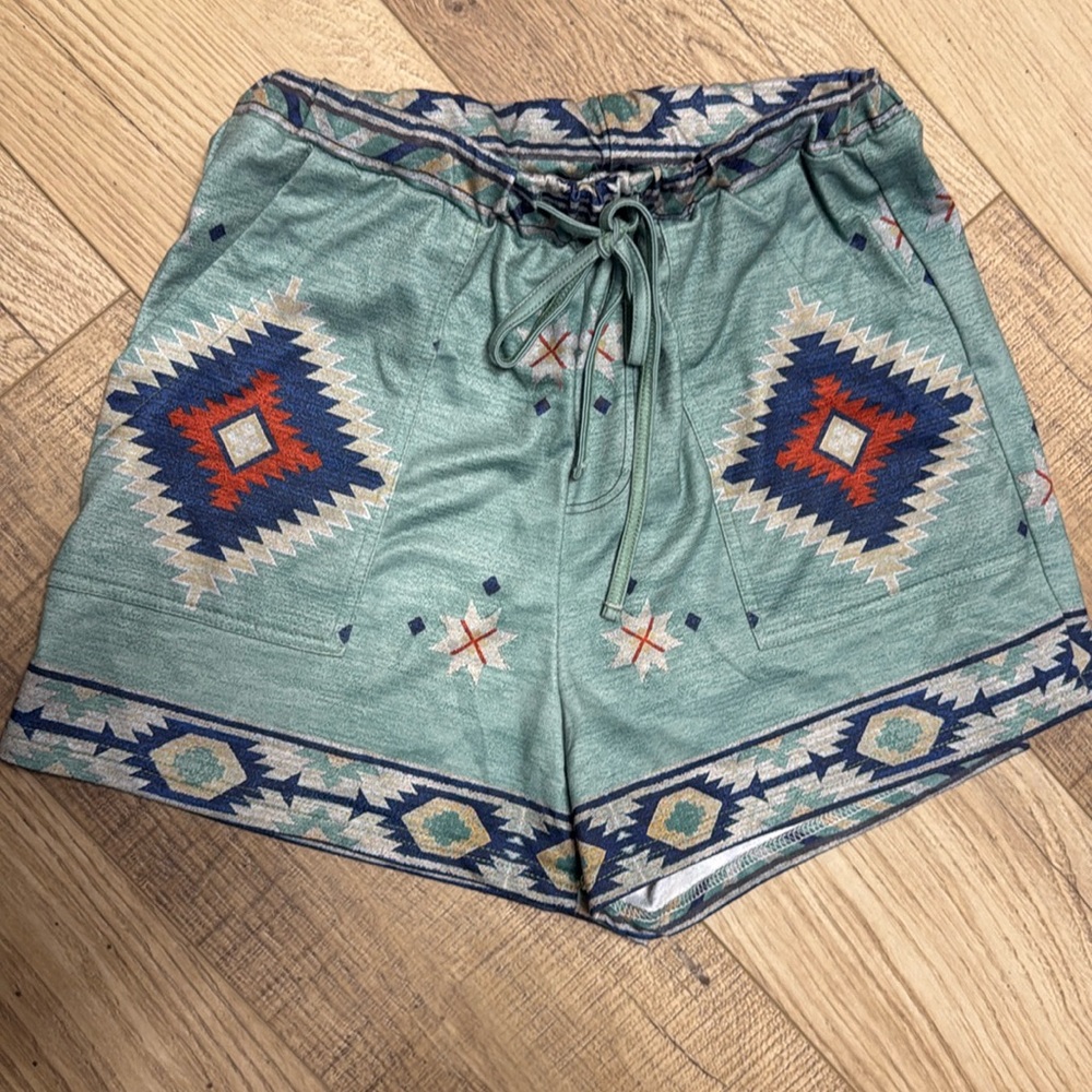 Printed high waisted shorts